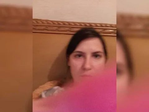 Ilona-9 camere xxx live gratis