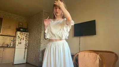 EmikoVlcek 免费直播 xxx 摄像头