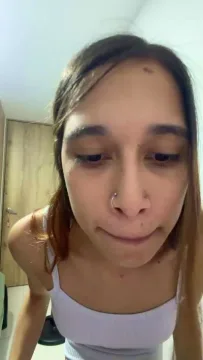 NikkiDubois free live xxx cams