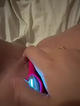 270256390 免费直播 xxx 摄像头