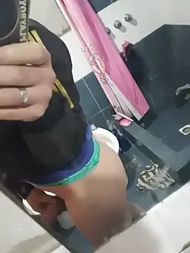 Alexflorencuatro free live xxx cams