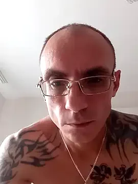 Andrei40030 besplatni live xxx cams