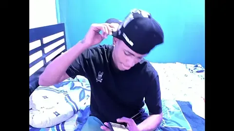Andrew25- zdarma živé xxx cams