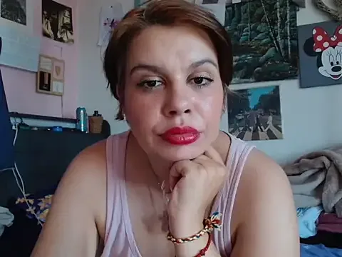 Carolineisback free live xxx cams