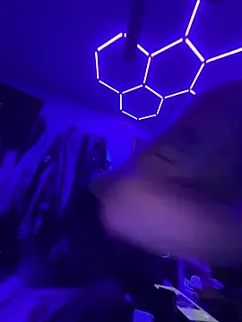 Cloudd_Kingg_Iceyyy 免费直播 xxx 摄像头