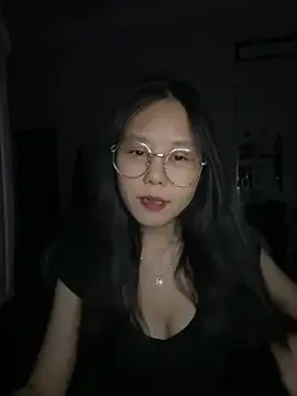 Emely-lysea zdarma živé xxx cams
