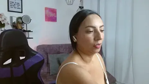 Emmi_Cam 免费直播 xxx 摄像头