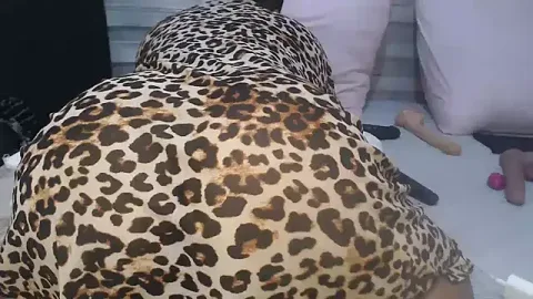Foxybrownxx1 free live xxx cams