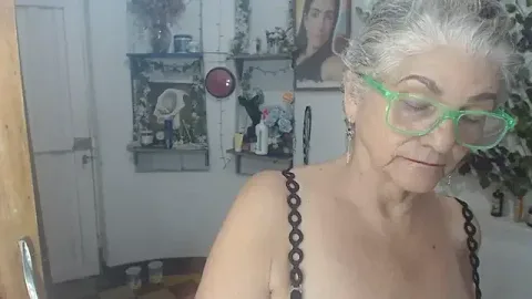 FunnyGrandma camere xxx live gratis