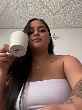 JulianaM besplatni live xxx cams