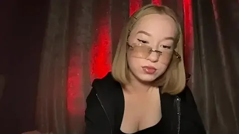 KiraAkira free live xxx cams