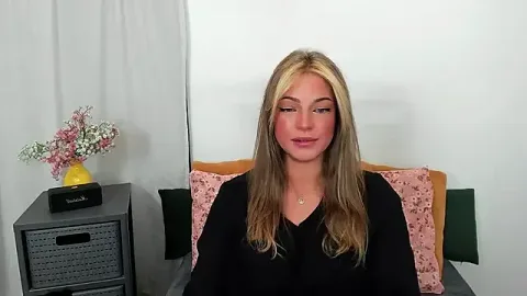 LilyBlondee zdarma živé xxx cams