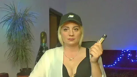 LunaaKiss free live xxx cams