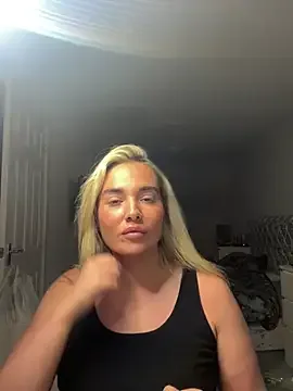 MarnieMilfxox free live xxx cams