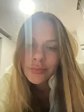MonoGirl free live xxx cams