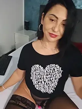 OhhhLauraxx free live xxx cams