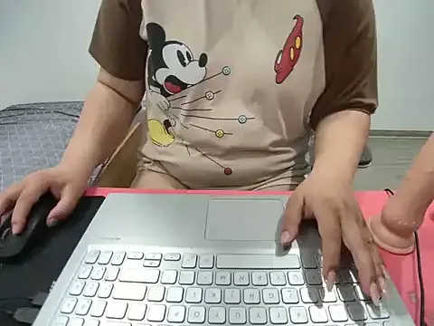 Sakura2k free live xxx cams