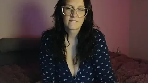 TheBustyHouseWife free live xxx cams