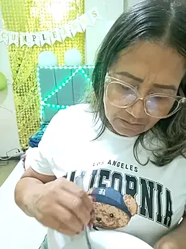 Vickyfox_ 免费直播 xxx 摄像头