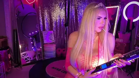 bimbotwerkqueen free live xxx cams