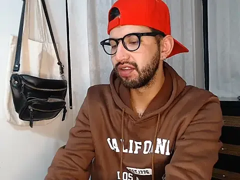thomass1018 cams xxx en vivo gratis