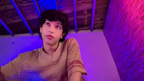 xFemboyToy kostenlose live xxx cams